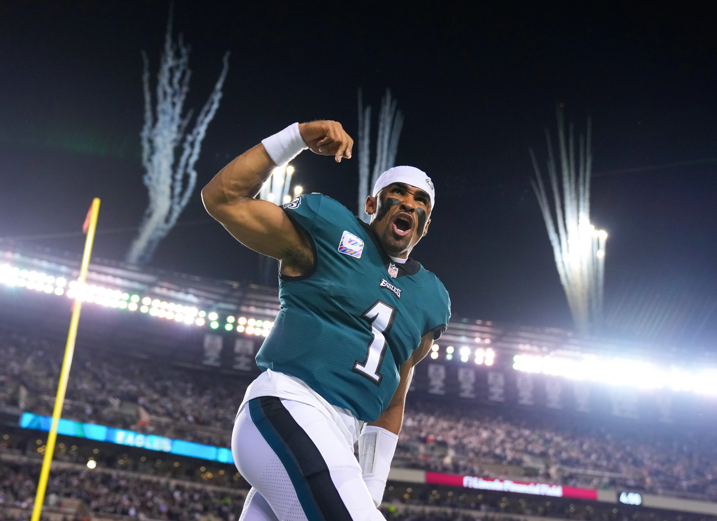 Hurts, Brown power unbeaten Eagles past Steelers 35-13 - WHYY