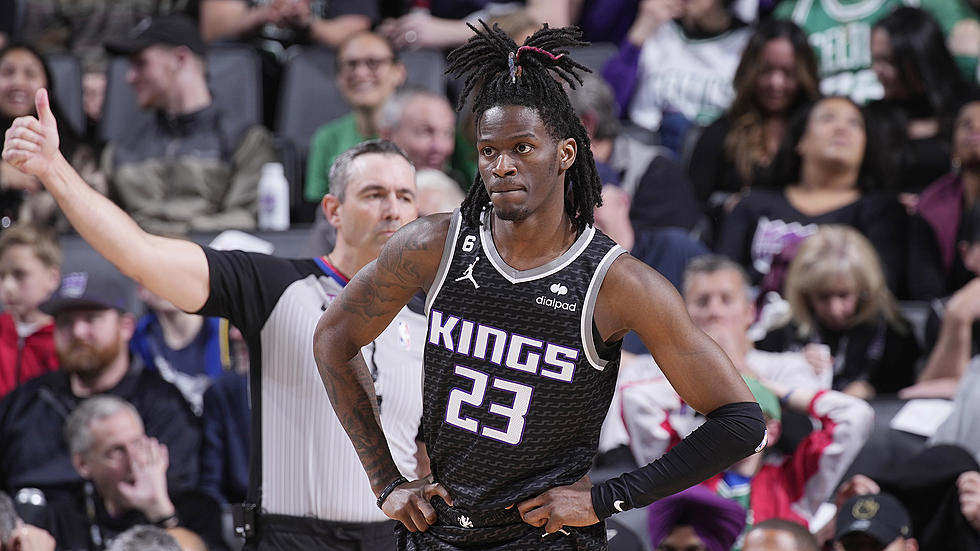 Former Alabama Guard Re-Signs With Kings