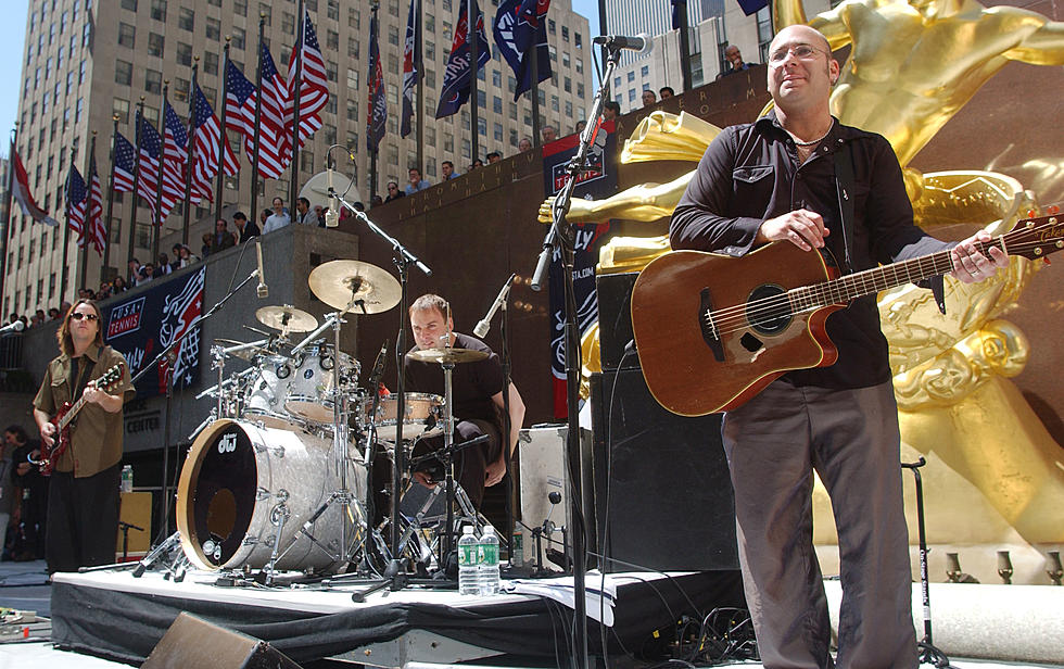 Sister Hazel Perform ‘Champagne High’ Live in the Bear’s Den