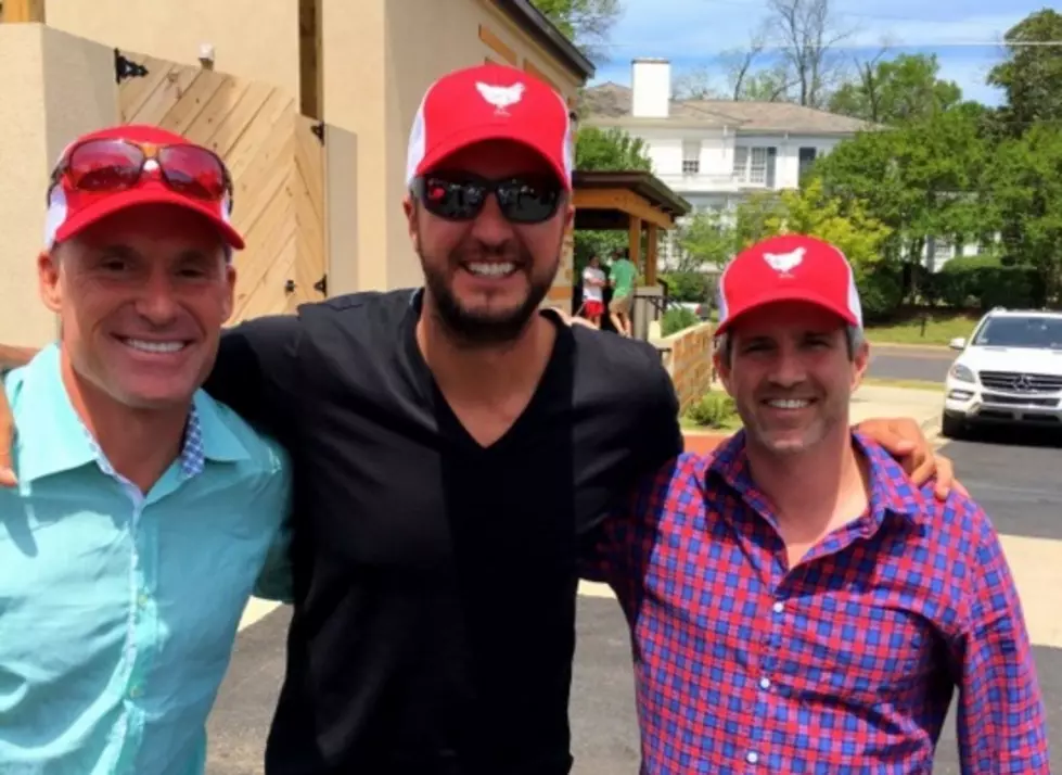 Luke Bryan Stopped by Miss Dot’s in Tuscaloosa For Lunch Today