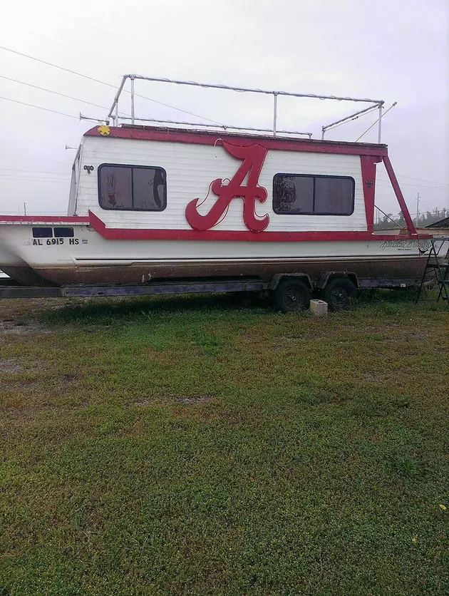 Alabama Houseboat Needs Amazing Name