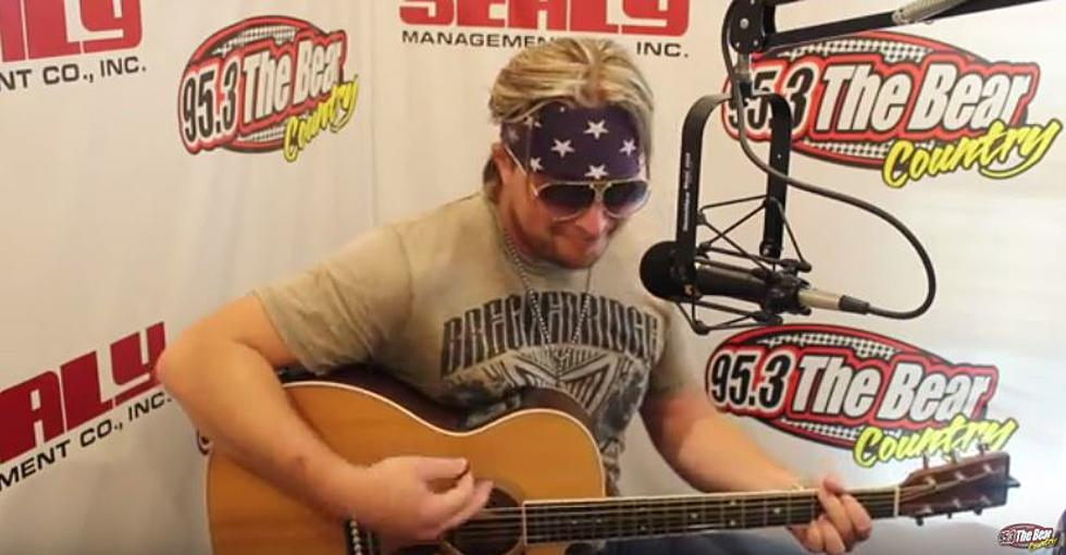 Glen Templeton Performs New Song ‘Hip to Be Country’ Live in the Bear’s Den [VIDEO]