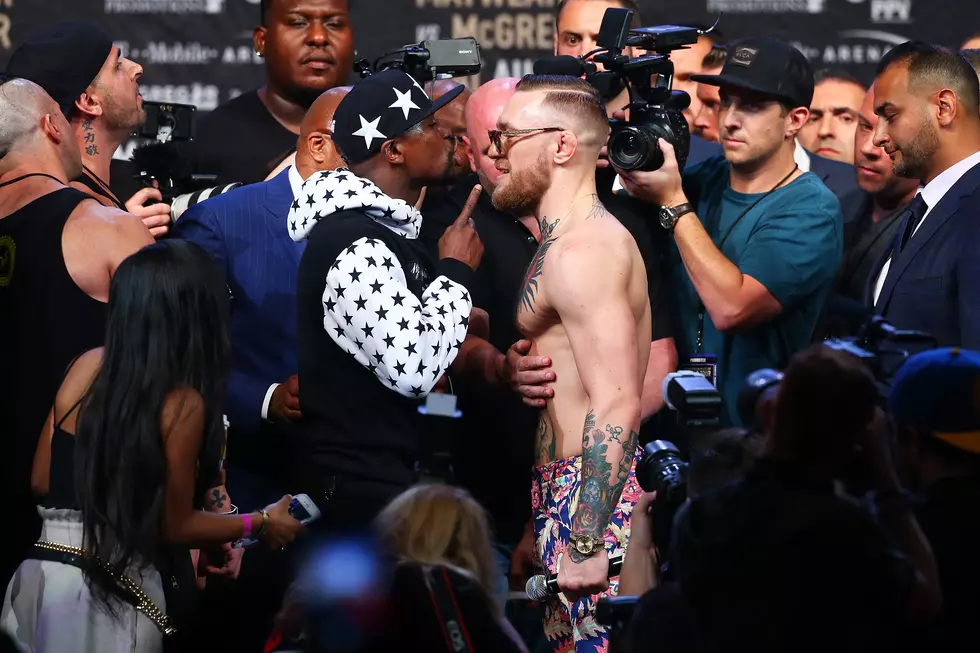 Who is Showing the Floyd Mayweather vs Conor McGregor Fight in Tuscaloosa?