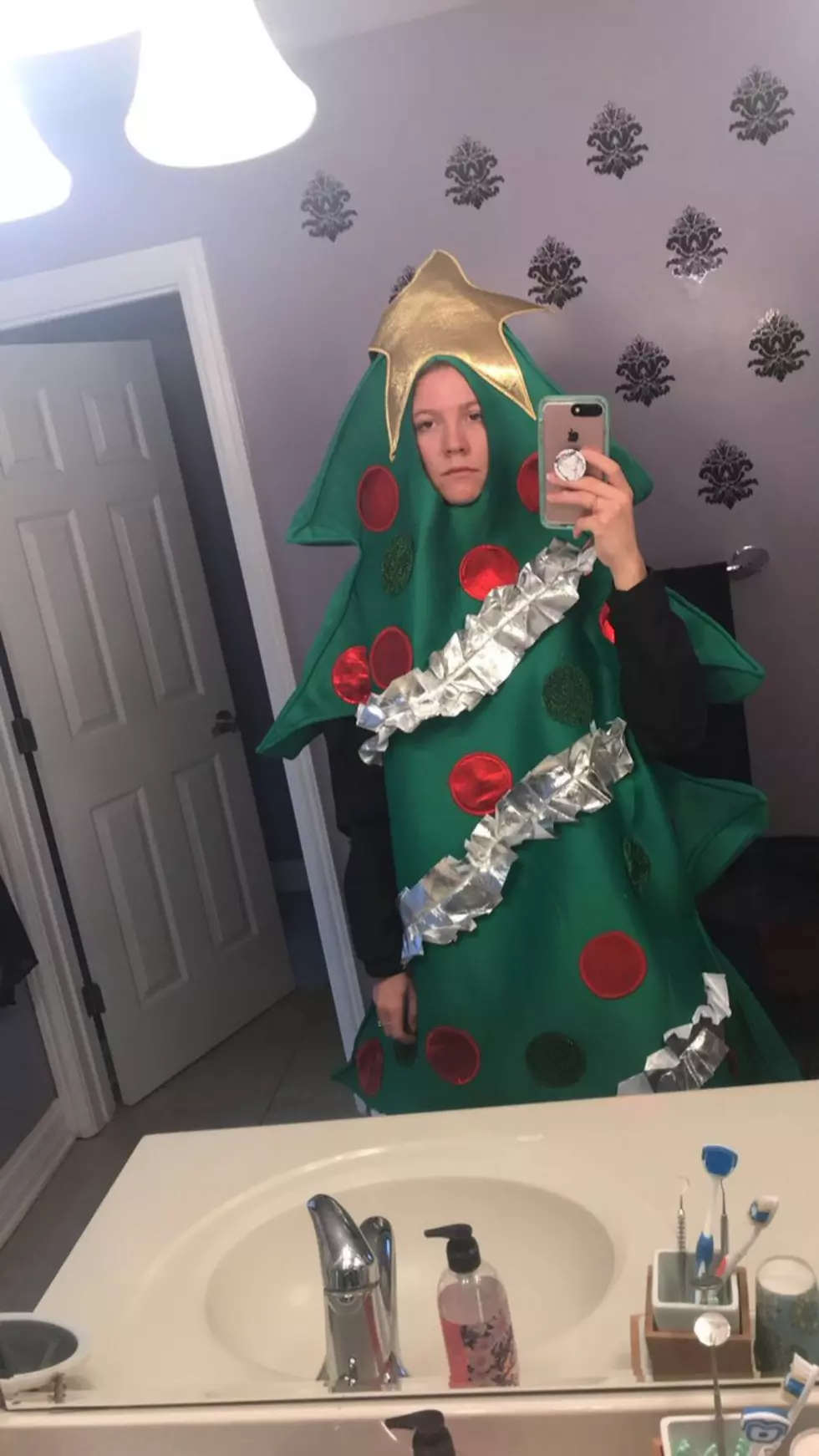 Alabama Student Wearing Tree Costume to Class After 1,000 Retweets