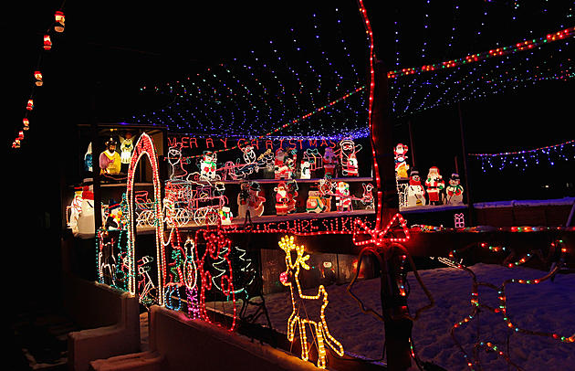 5 Places To See Christmas Lights In Our Area