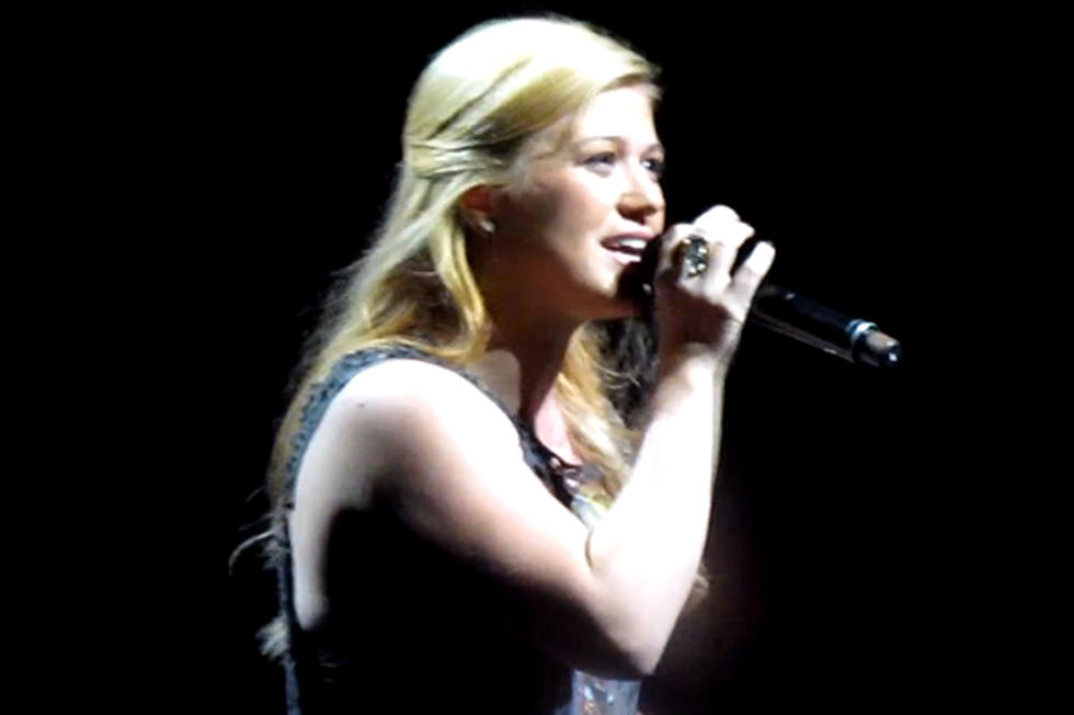 Kelly Clarkson Covers Michael Buble + Mariah Carey Live