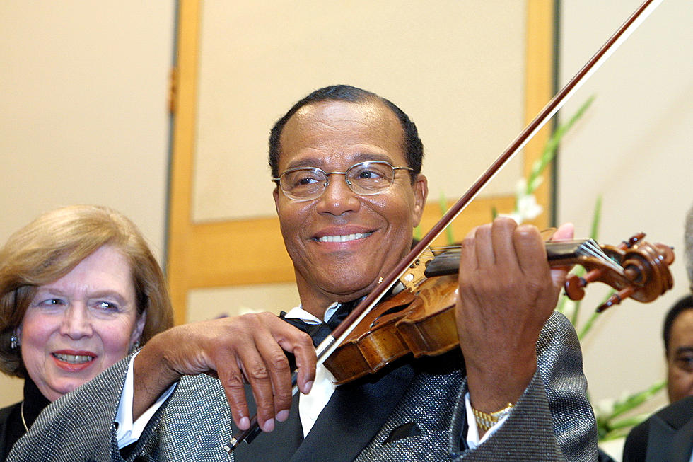 Min. Louis Farrakhan Masterfully Plays the Violin