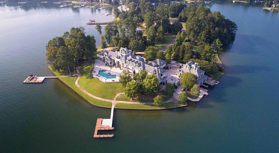 Alabama’s Most Luxurious Airbnb is Like Staying on a Movie Set 