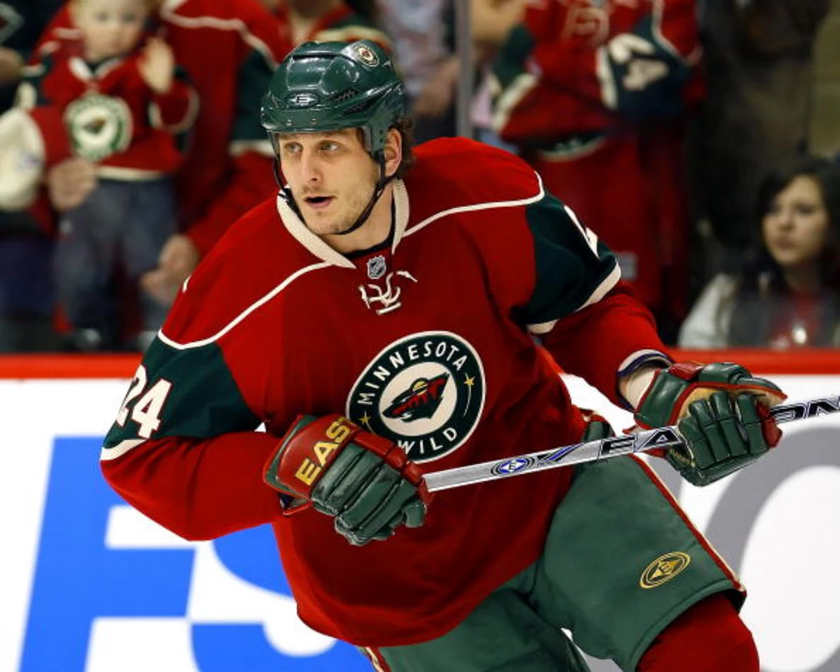 Family of Derek Boogaard reportedly sues NHL over son's death