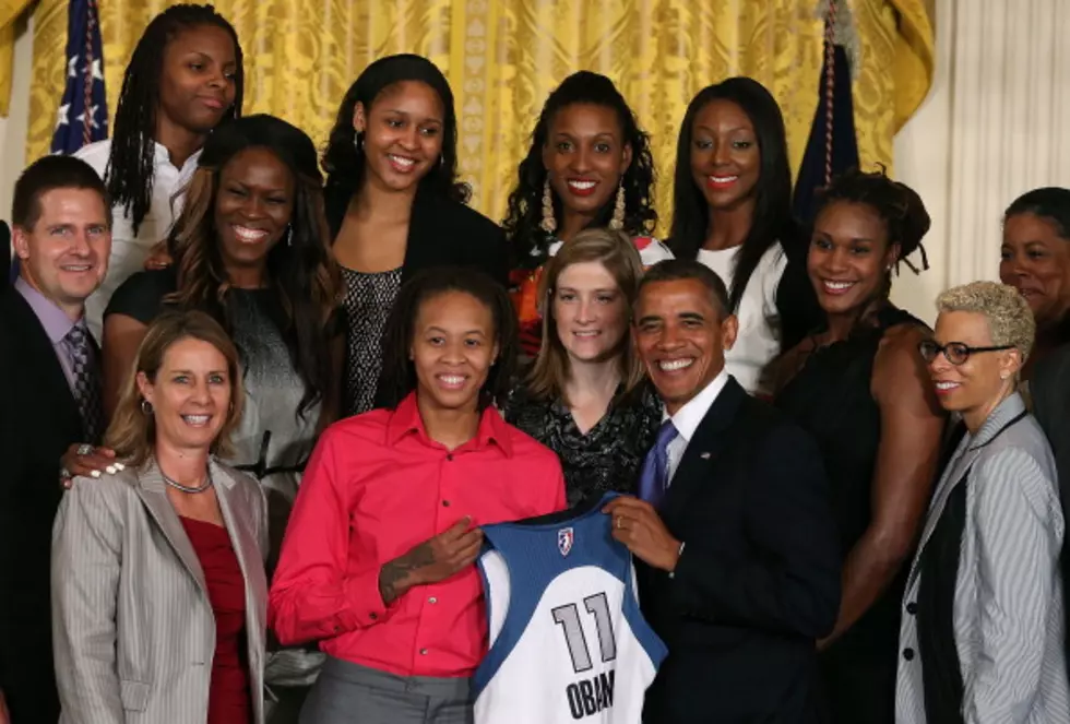 Obama Salutes WNBA&#8217;s Minnesota Lynx at White House