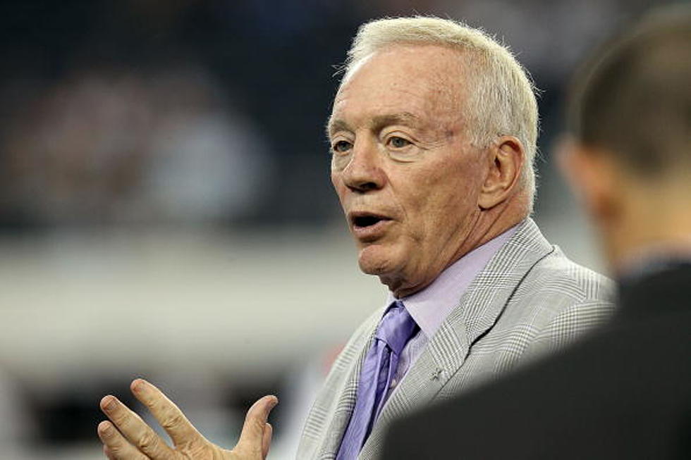 Dallas Cowboys Owner Jerry Jones Gets Locked Out of Locker Room