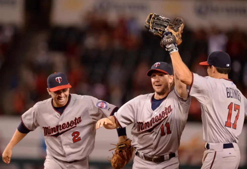 Thomas&#8217; Home Run, Grab Help Twins Hold Off Angels