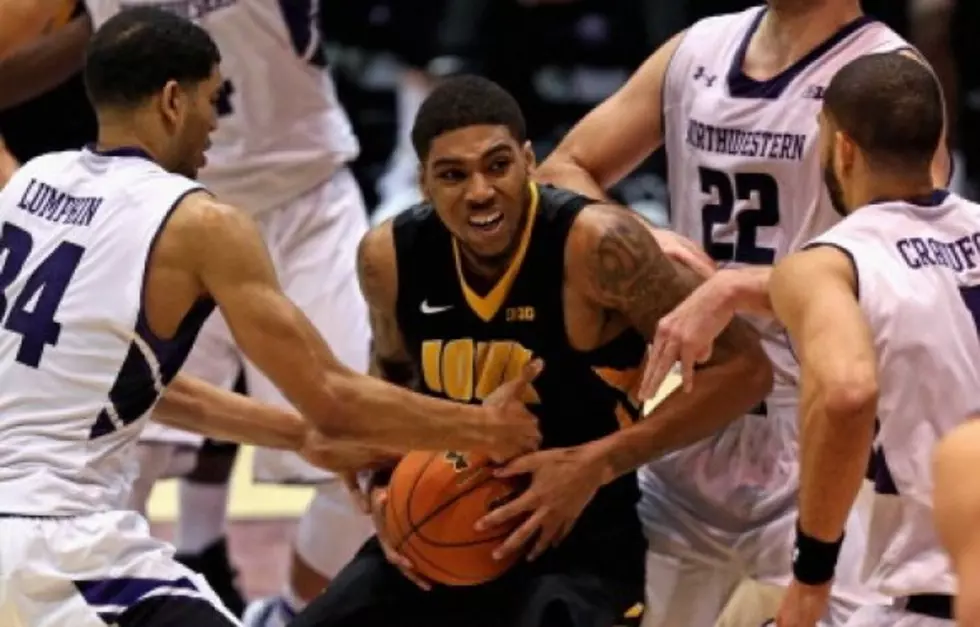 No. 10 Iowa Has Little Trouble Beating Northwestern