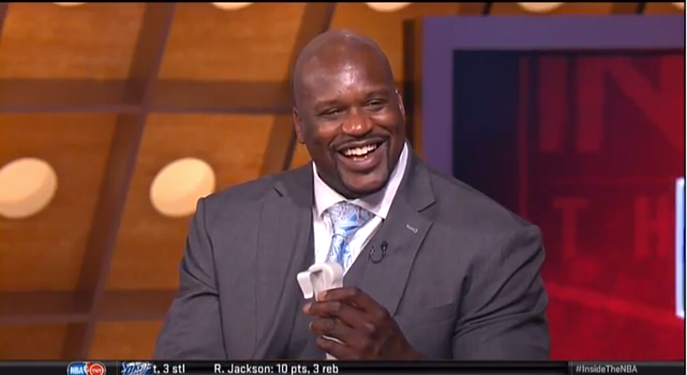 Shaq Pranks Charles and Kenny by Moving Their Chairs on Inside the NBA