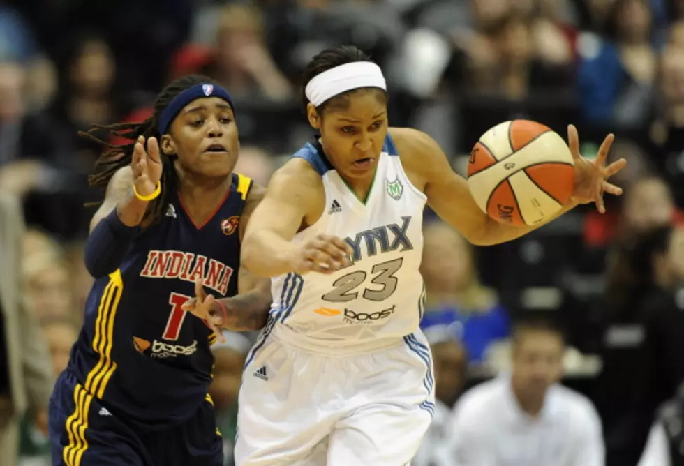 Moore Scores 25 To Lead Lynx Past Fever