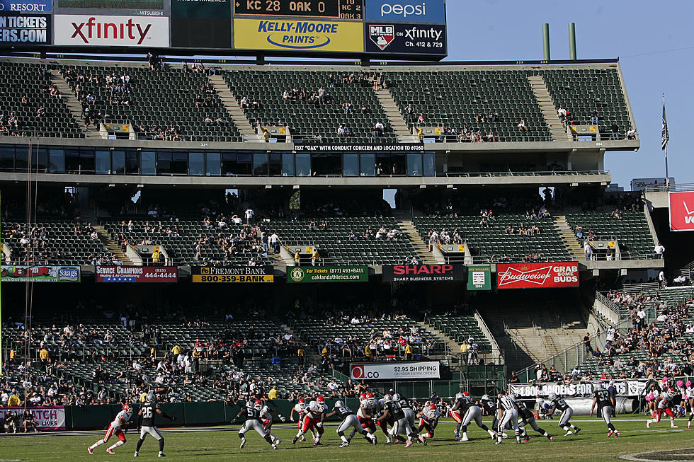 Vegas Strip Club Offers Free Lap Dances, Limo Rides to Raiders Players Forever if Team Move