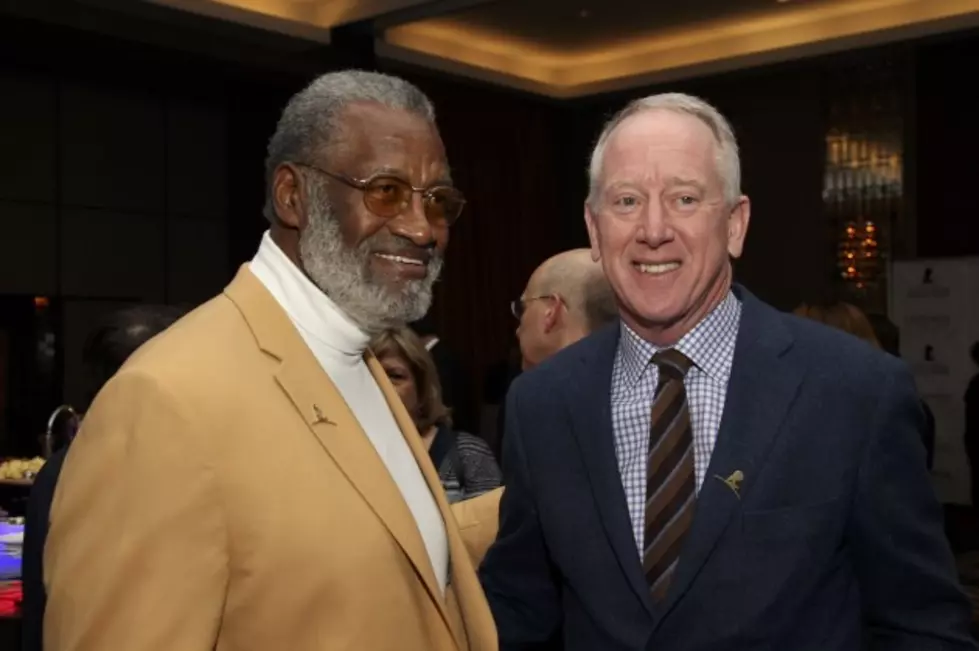 Football Hall of Famer Bobby Bell Gets Degree at Age of 74