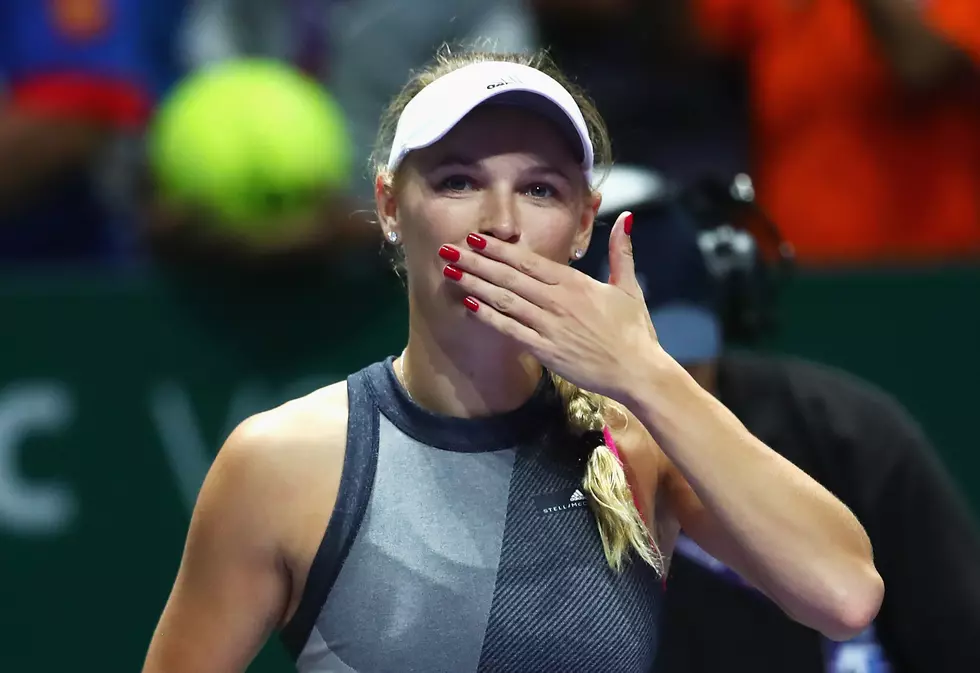 Wozniacki Beats Halep, Reaches Semifinals at WTA Finals