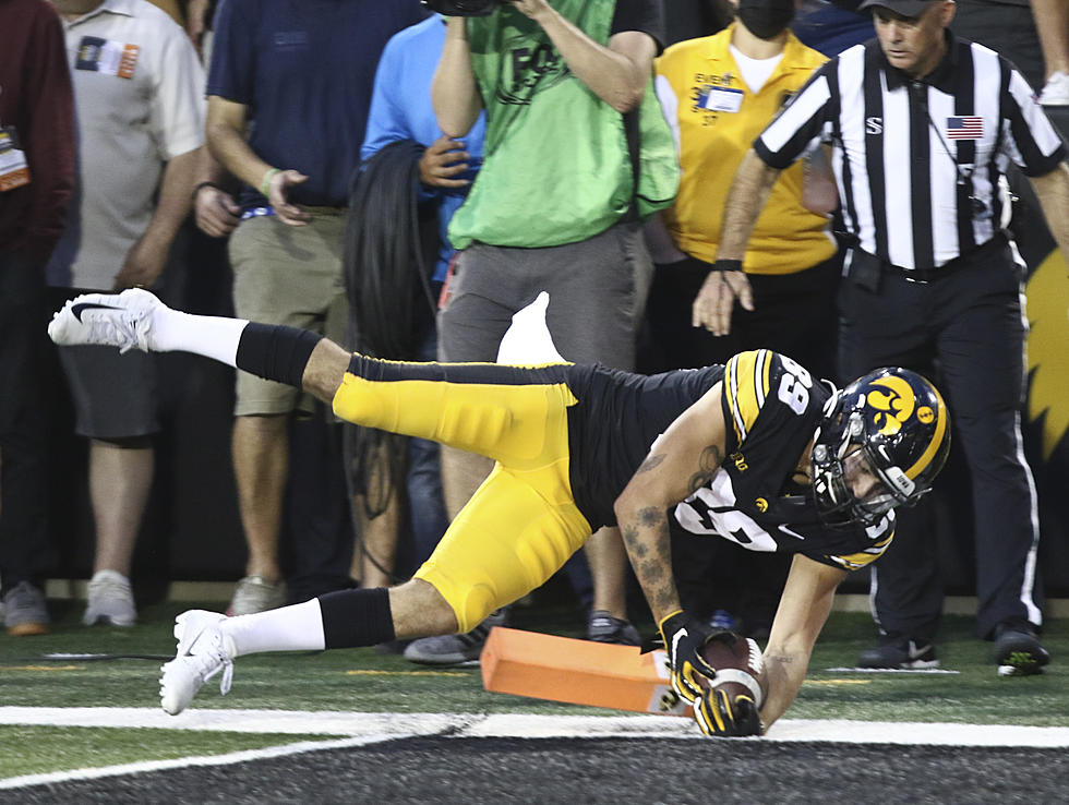 Hawkeyes Move Up to No. 2 in the Nation After BIG Win