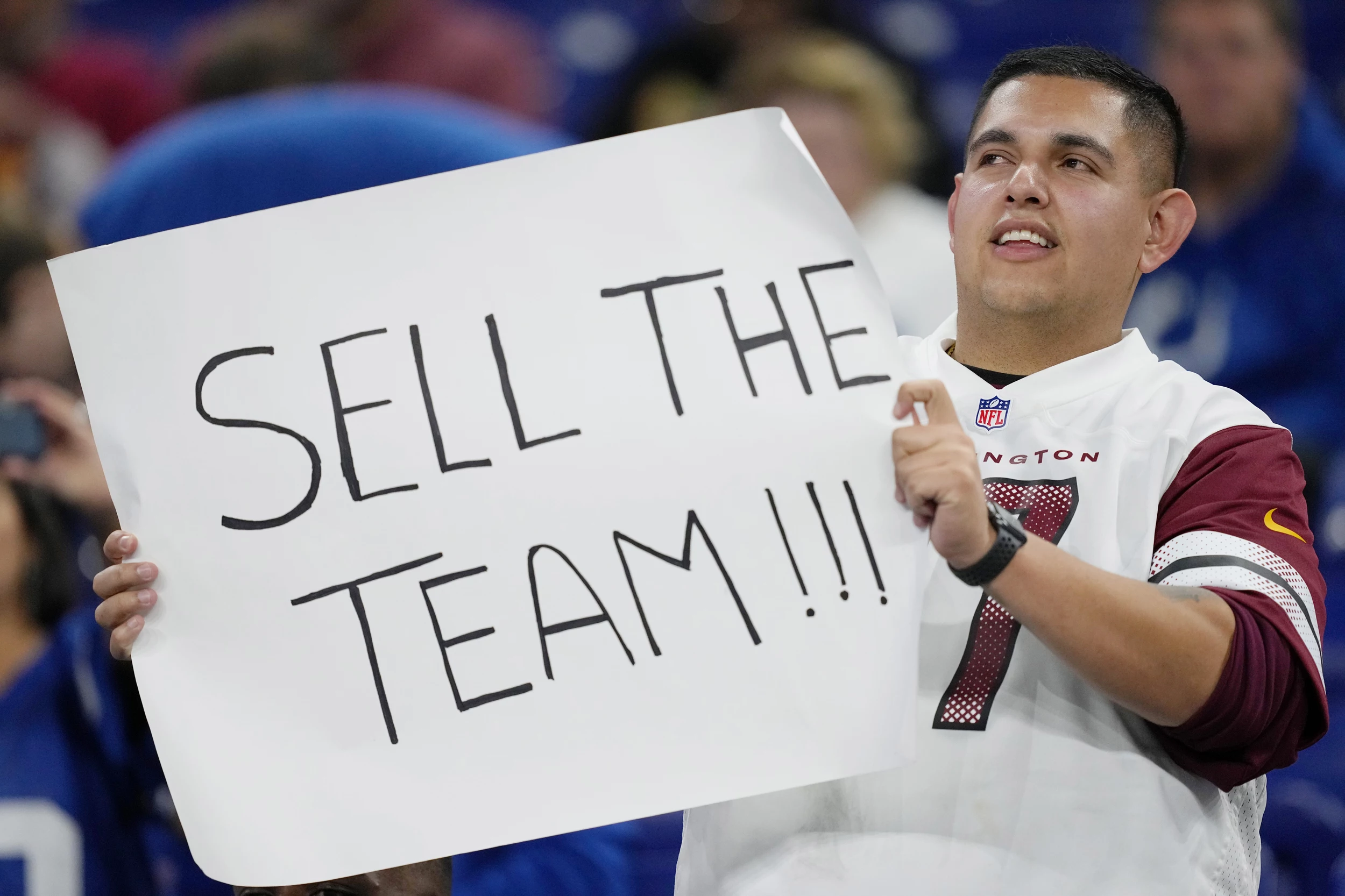 Redskins' Kirk Cousins receives San Antonio Spurs jersey