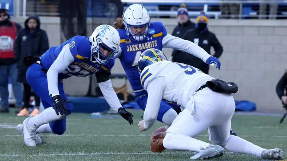 SDSU Football Rolls Over Delaware in First Playoff Game