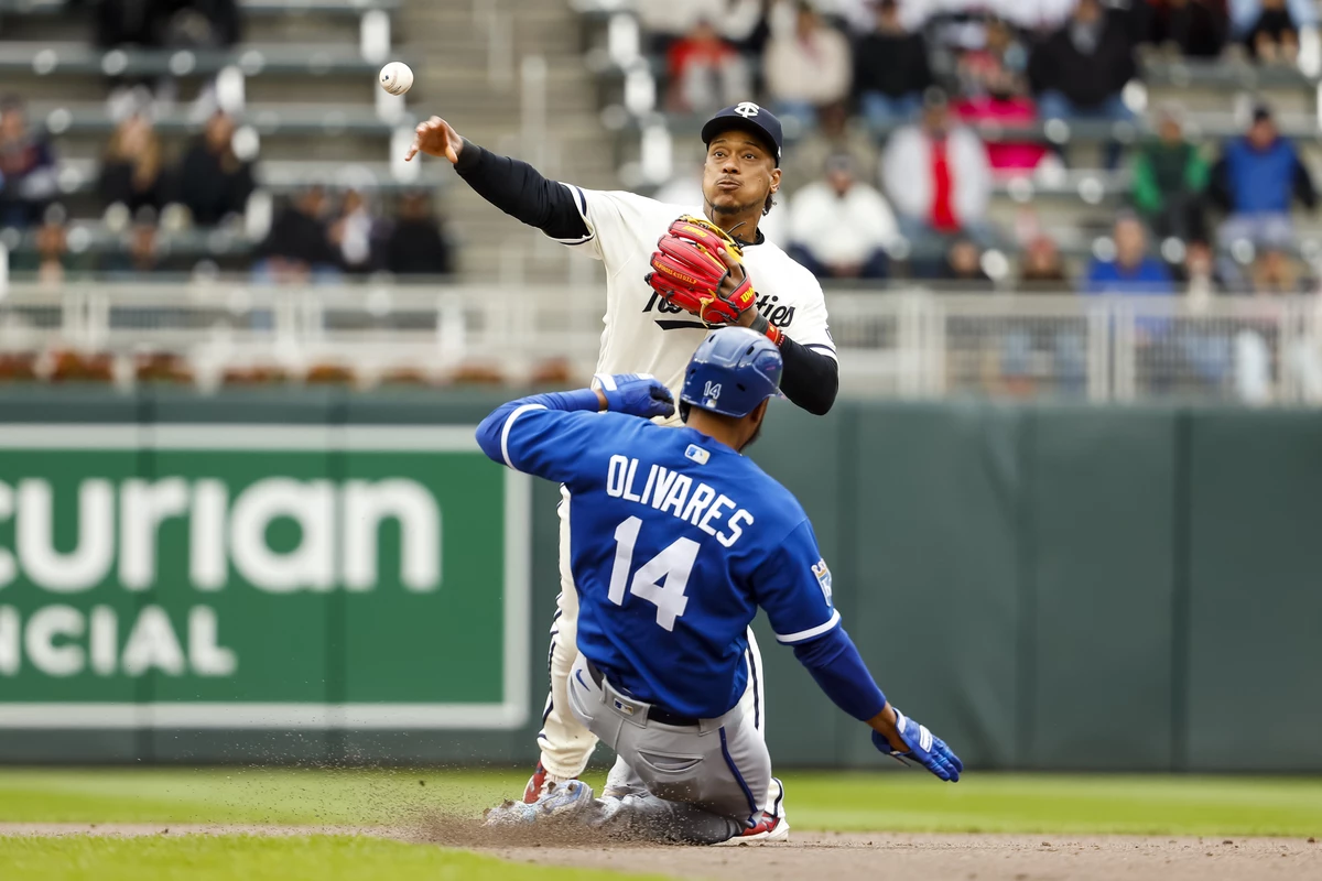 Los Angeles Dodgers pitcher Chan Ho Park delivers a high kick to