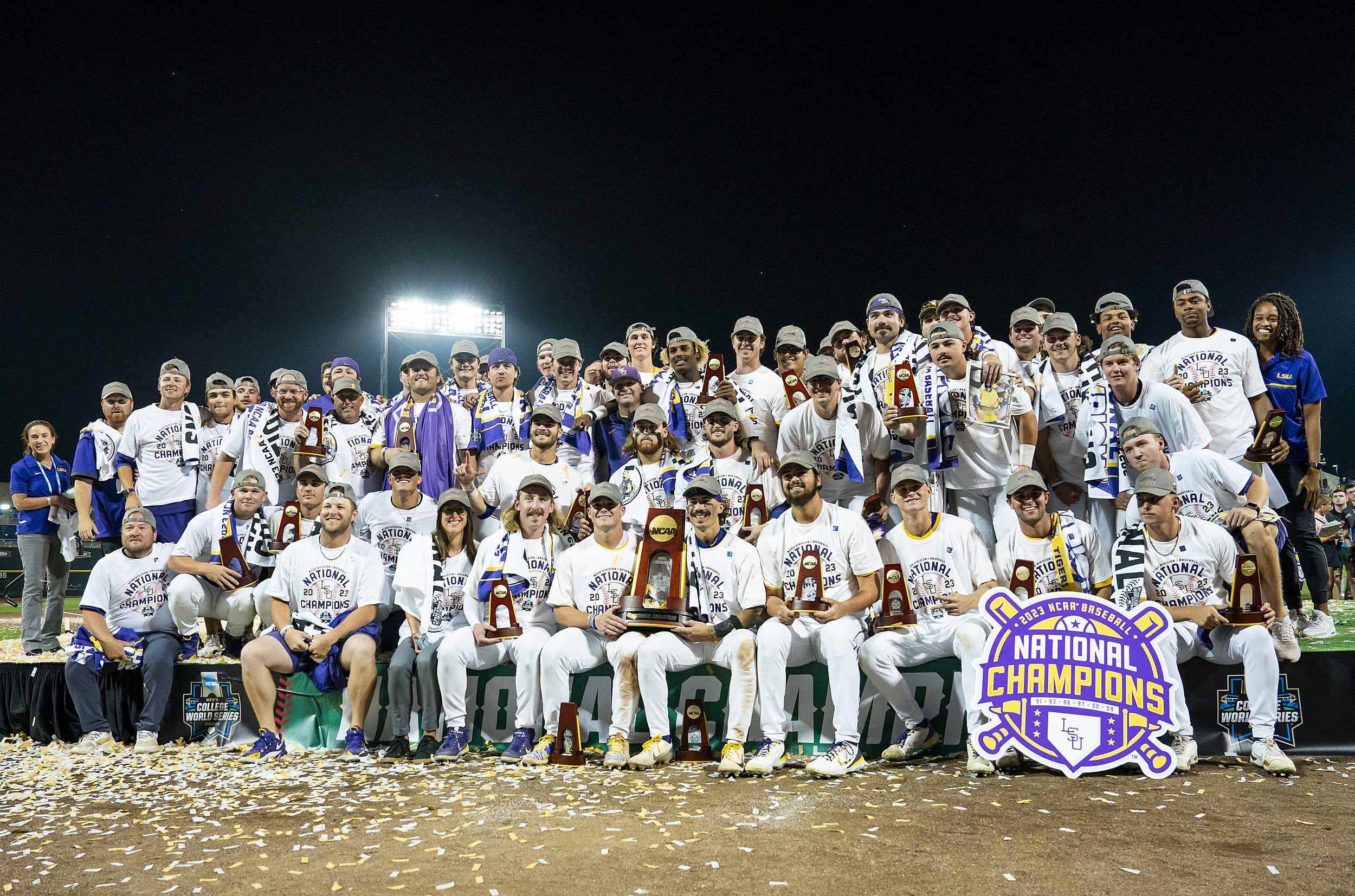 LSU wins 1st College World Series since 2009, beat Florida 18-4