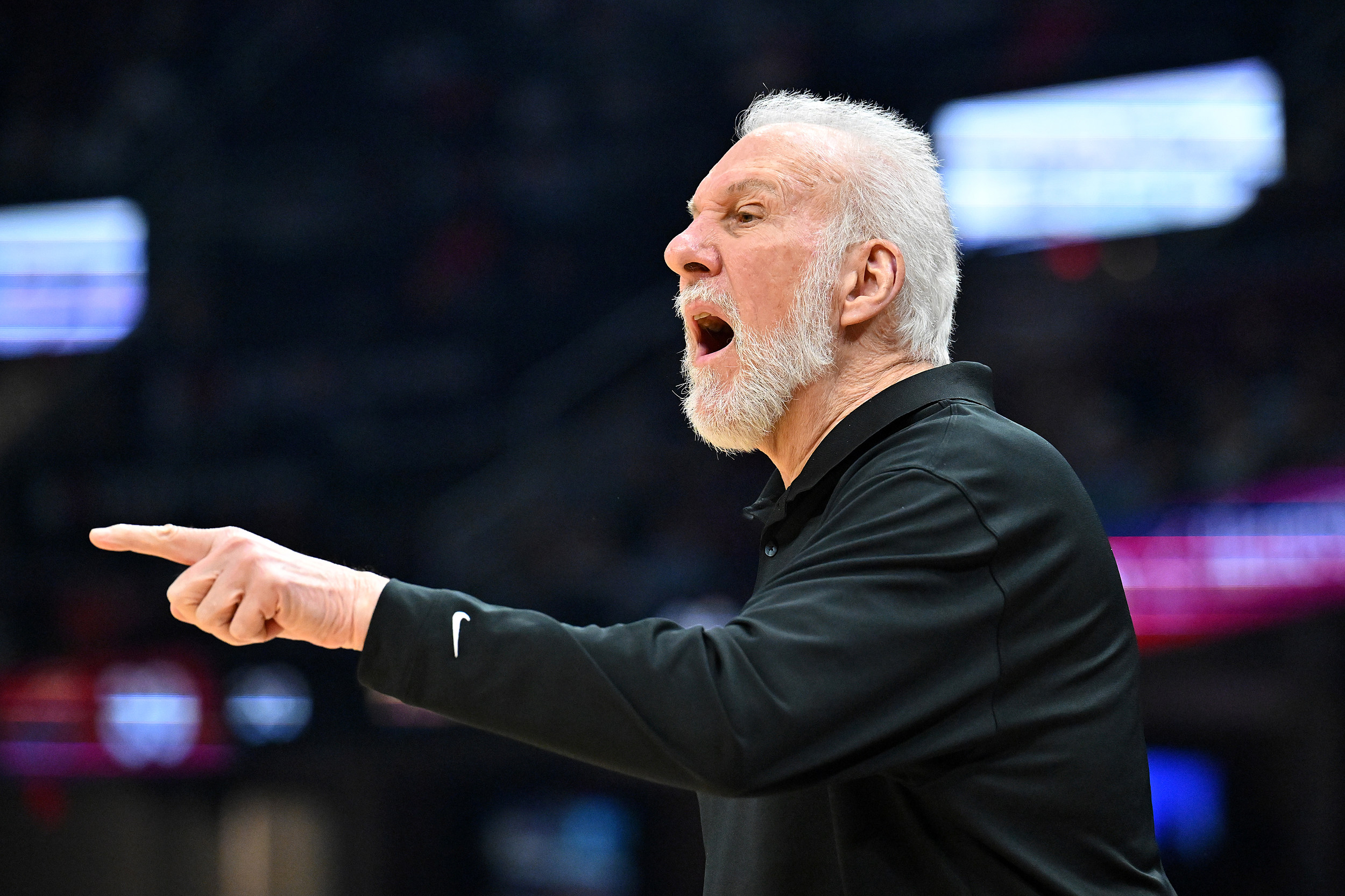 On Gregg Popovich's coaching anniversary, Spurs top Heat