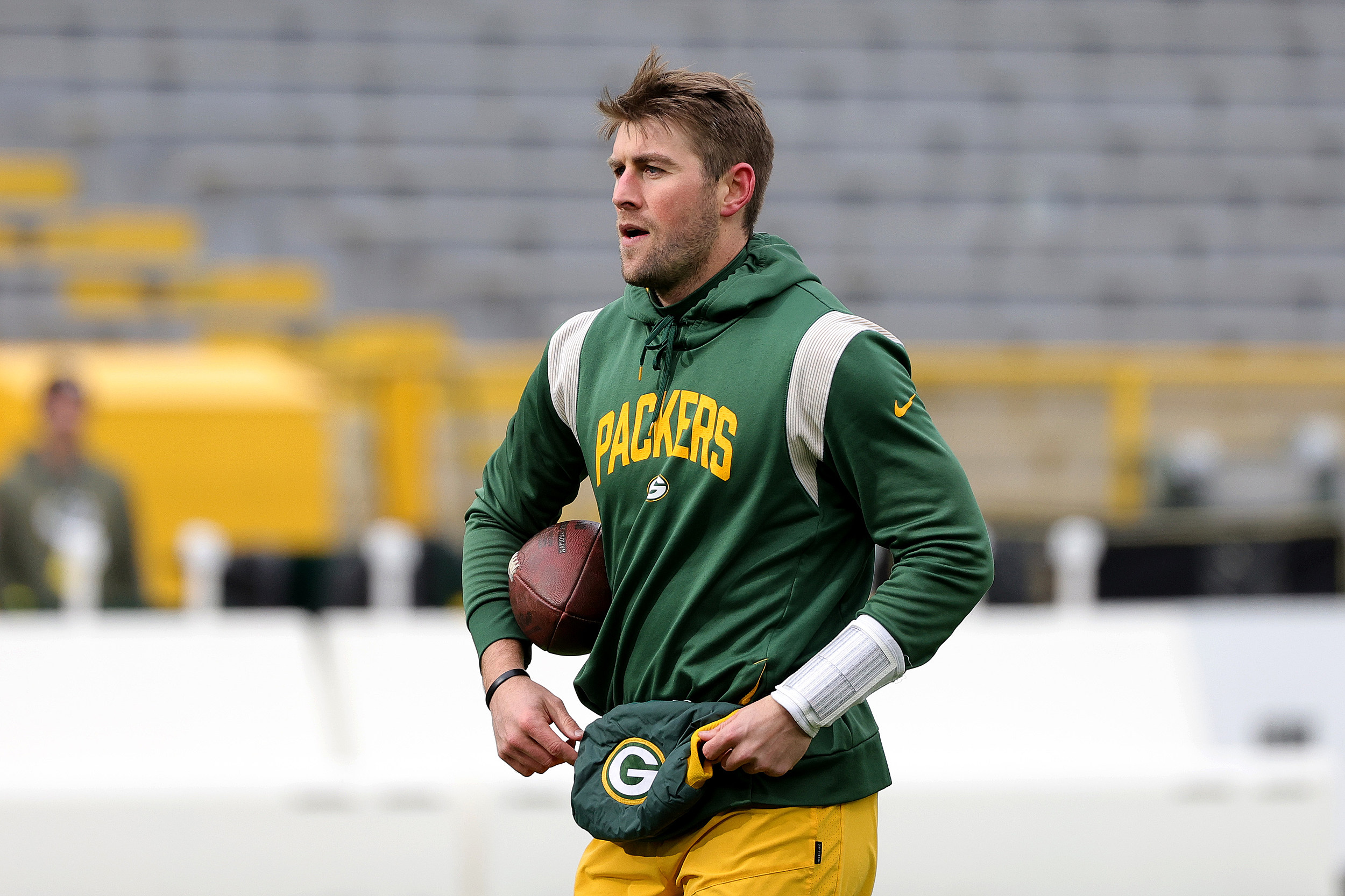 Green Bay Packers stress good balance, proper cleats on slippery surface at  Lambeau Field