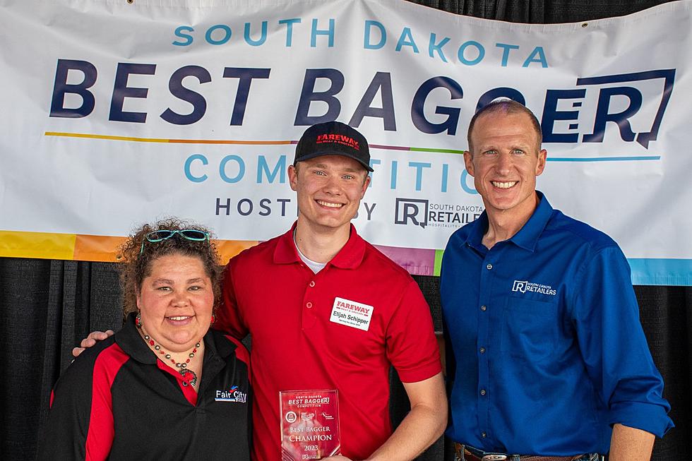 South Dakota&#8217;s (Harrisburg) Best Grocery Bagger Defends Title