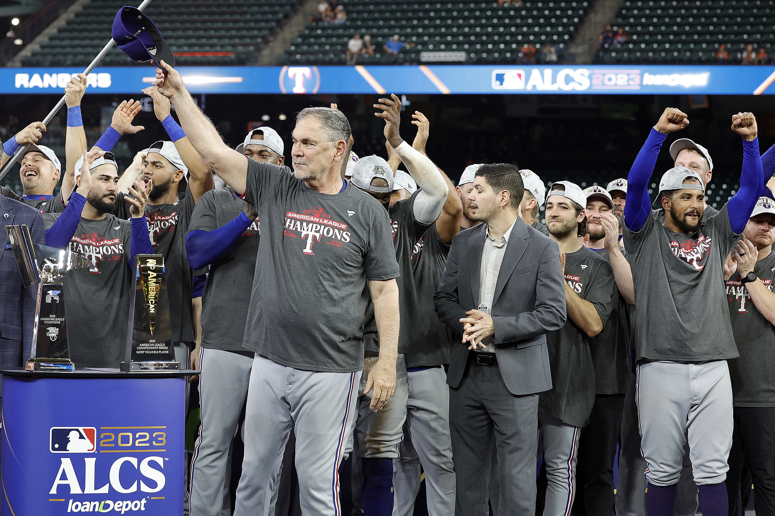 Texas Rangers, AL West make division chase a race to mediocrity +