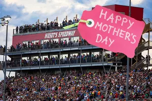 Huset’s Speedway Racing Begins Mother’s Day