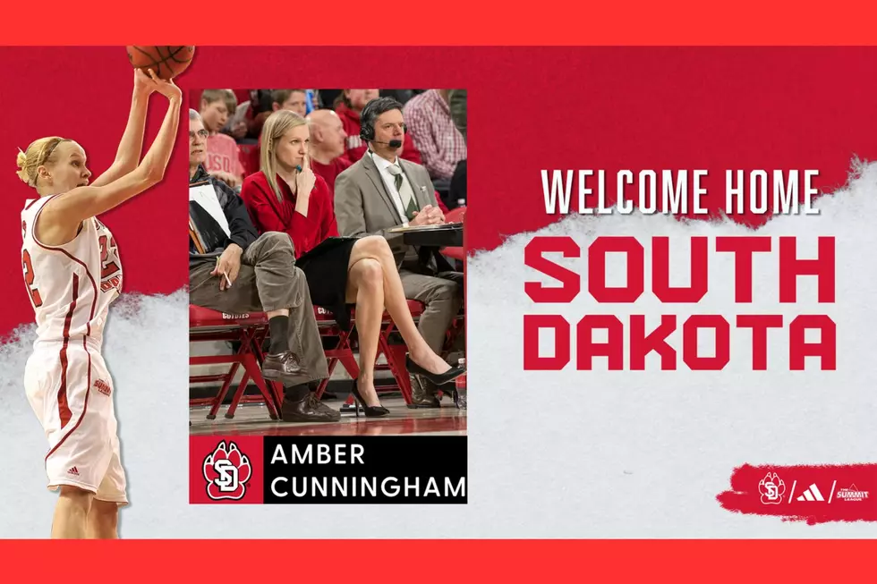 Hall of Famer Amber Cunningham Returns To Coach At USD