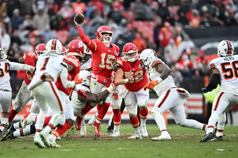 KC Chiefs Coach Reid Comments on Mahomes Injury Status