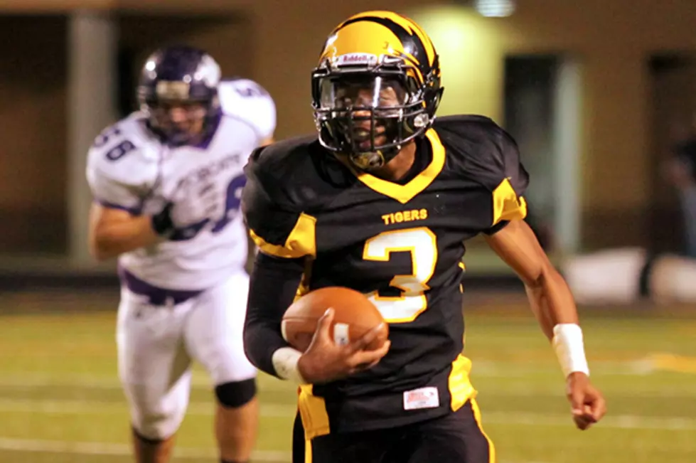 Mount Pleasant&#8217;s Monty James Accounts for 8 Touchdowns in 54-49 Win Over Hallsville