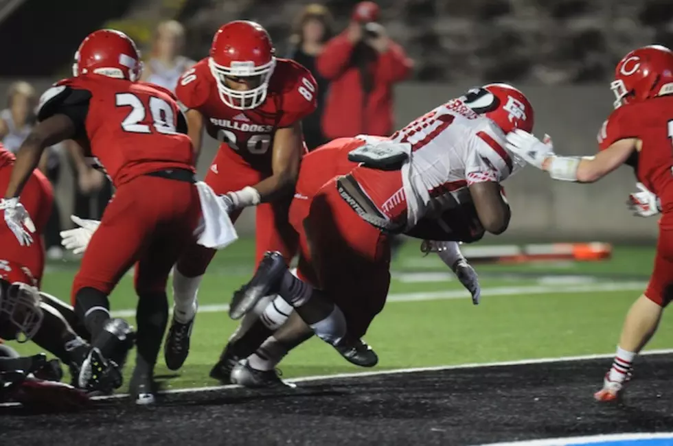El Campo Recovers From Slow Start + Eliminates Defending Champion Carthage, 28-21