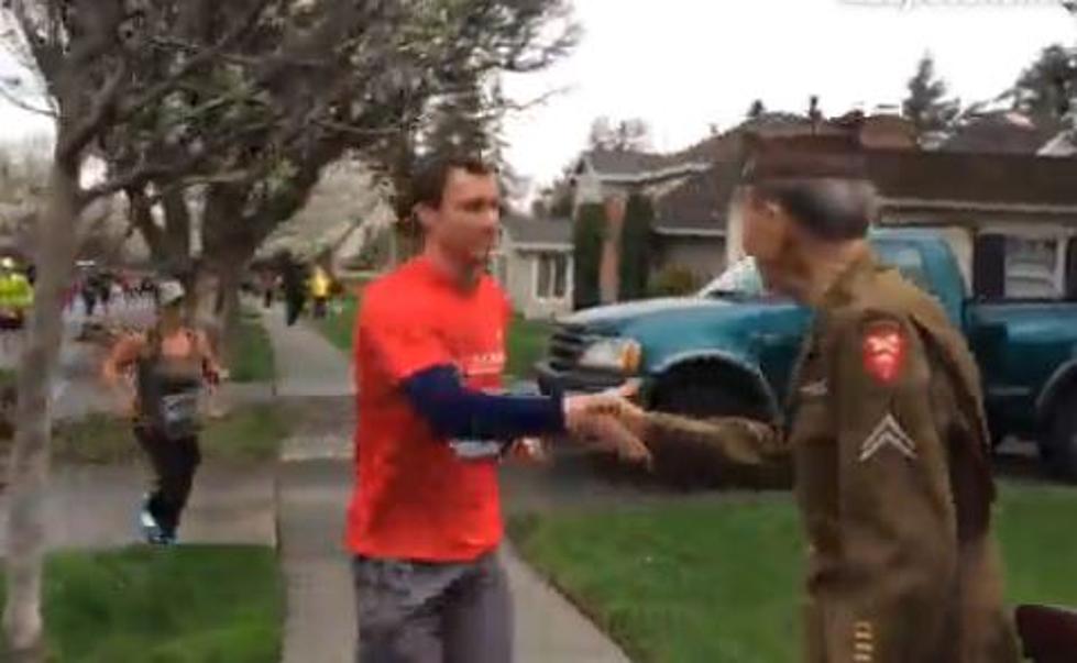 Runners Pause To Thank A 95 Year Old WWII Veteran [VIDEO]