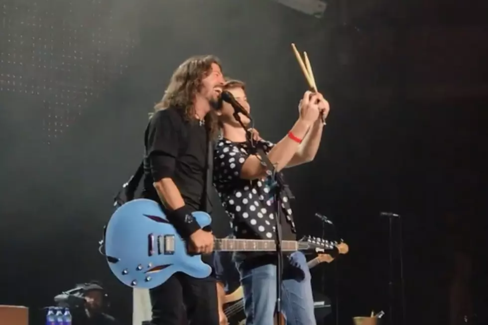 Foo Fighters Let Fan Play Drums On Queen’s Under Pressure.[NSFW]
