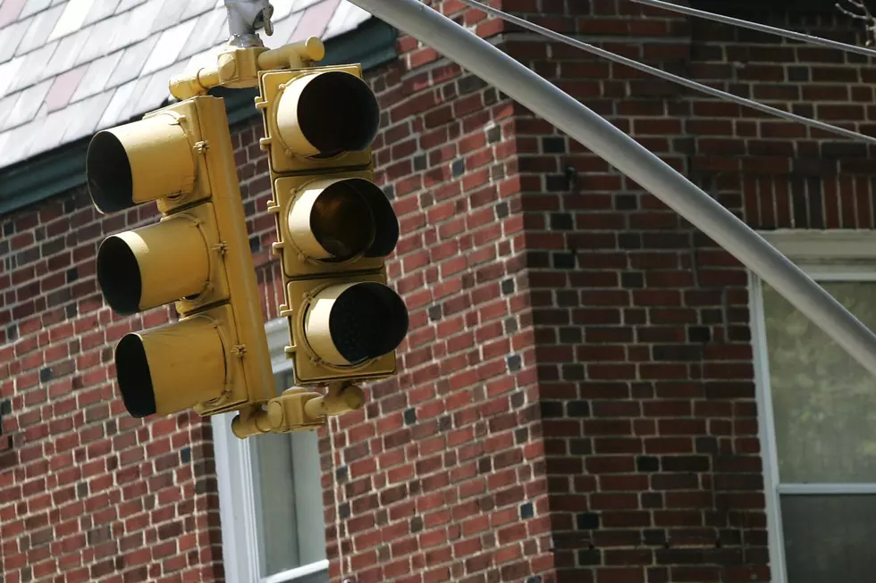 Here&#8217;s The Correct Way To Go Through An Intersection With No Functioning Traffic Lights
