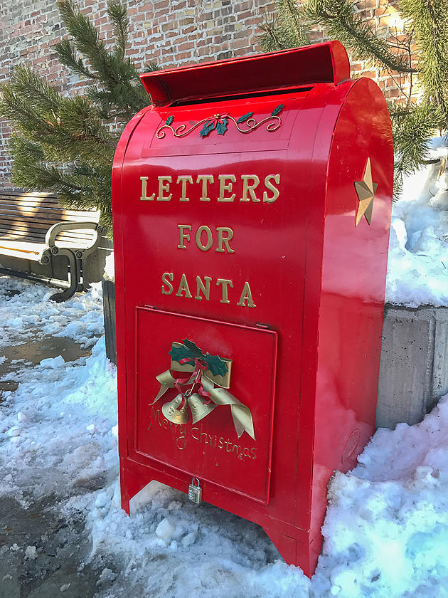 Local Man To Continue Tradition Of Helping Santa With Christmas Letters