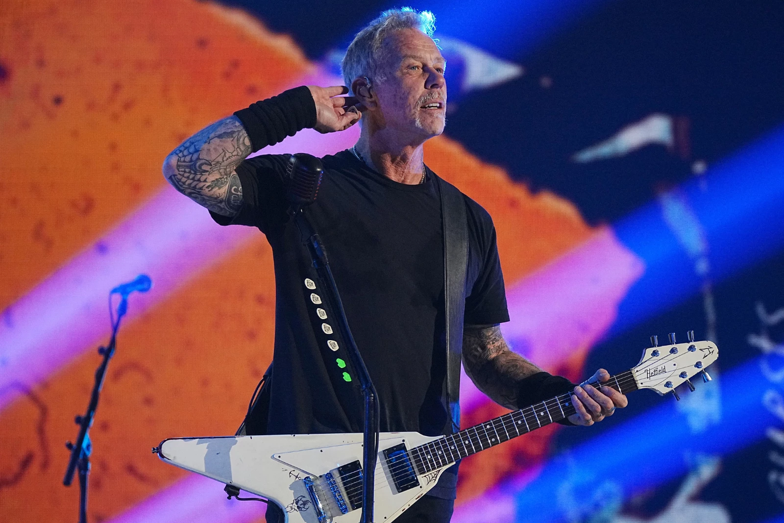 Check out Metallica performing the US national anthem at a baseball game