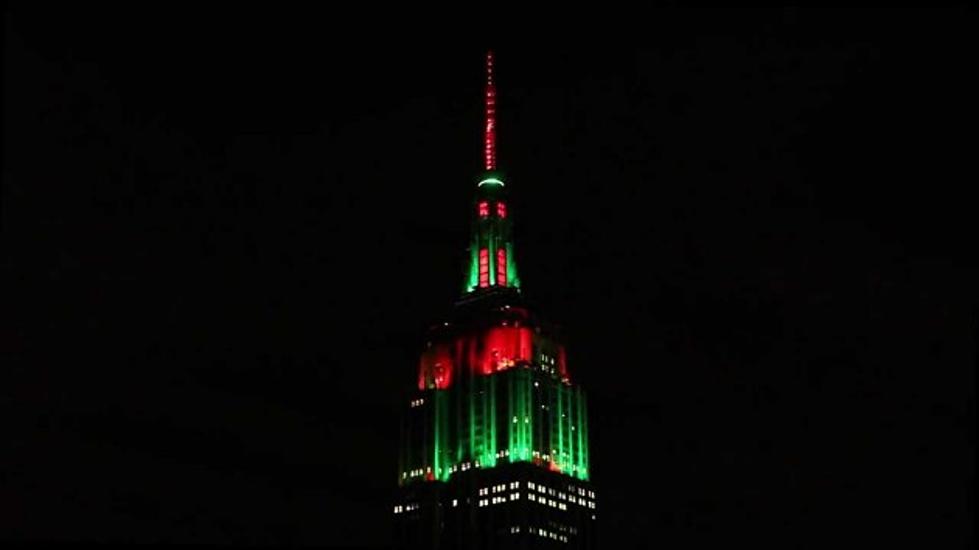 Empire State Building Dazzles at Christmas Time (VIDEO)!