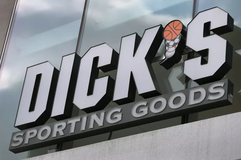 Cuomo Praises Dick’s Sporting Goods