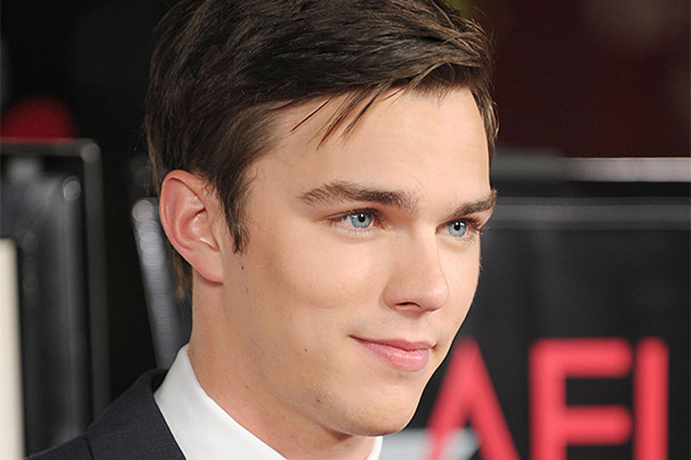 StarDust: Nicholas Hoult Is Making Sexy Zombies a Thing + More