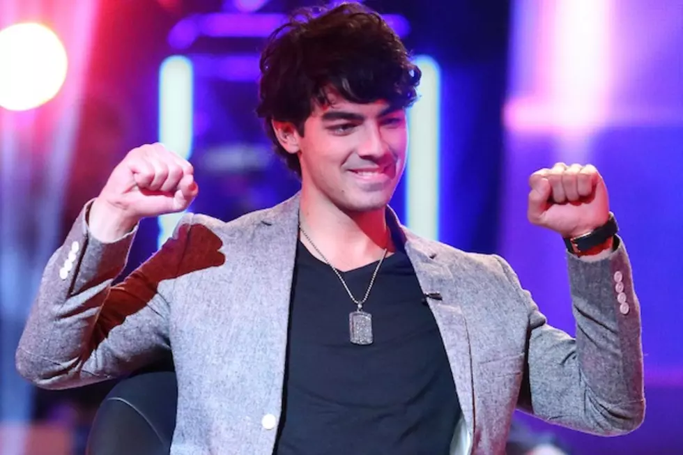 StarDust: Joe Jonas Is Helping Those Gay Rumors Along Nicely + More