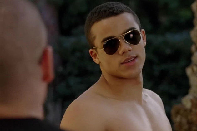 tro på Jep lounge Glee' Star Jacob Artist Lost His Shirt, Please Don't Help Him Find It – The  Daily Swoon