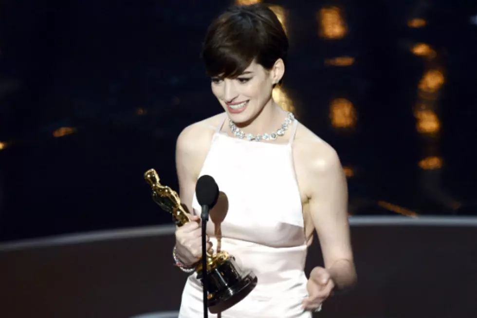 2013 Oscars &#8211; Anne Hathaway Wins Best Supporting Actress + Doesn&#8217;t Bother Acting Surprised [VIDEO]