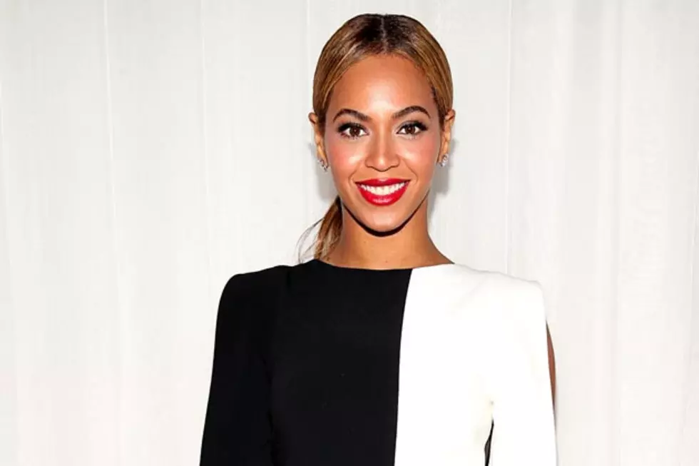 2013 Grammys Red Carpet Fashion – Beyonce Disappoints in Color-Blocked Pantsuit