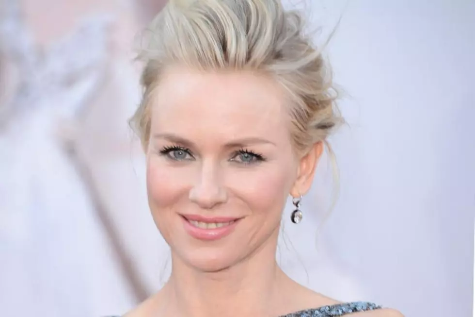 2013 Oscars Red Carpet Fashion – Naomi Watts Glimmers in Asymmetrical Armani Prive