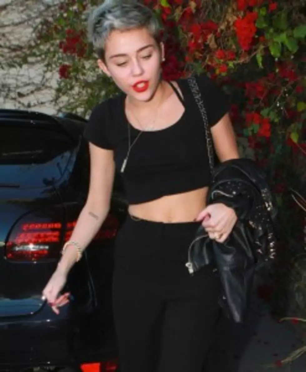 Miley Spotted Without Engagment Ring